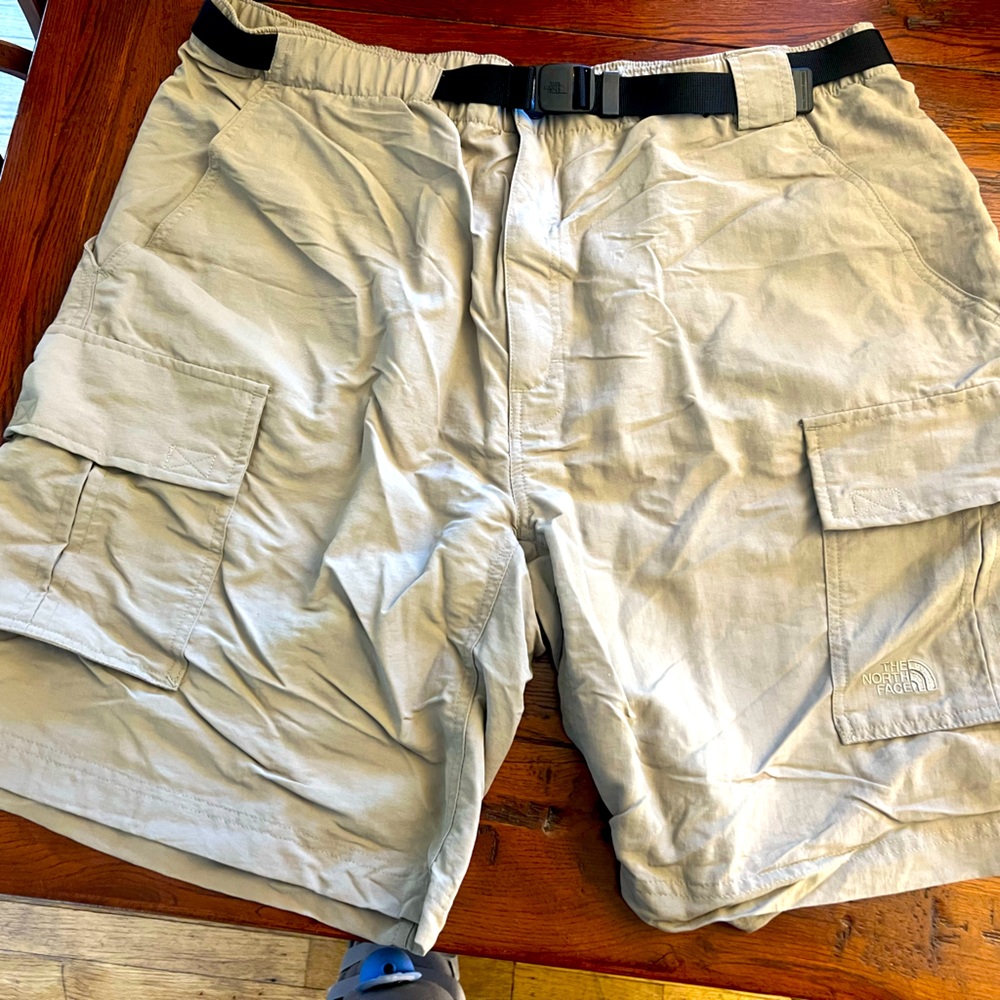 North Face men’s XL Paramount Cargo hiking shorts